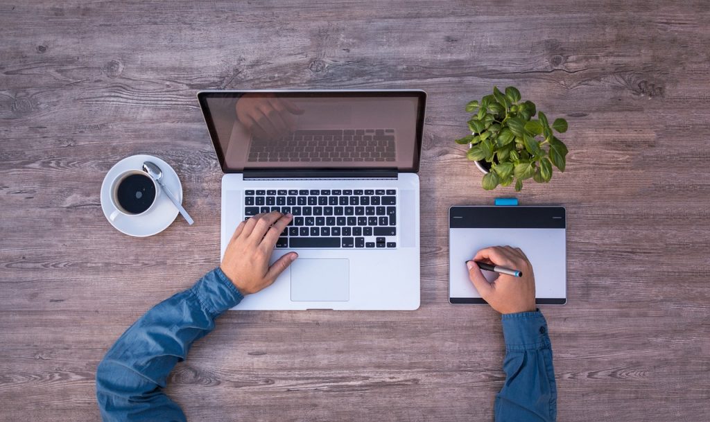 6 Useful Apps Every Serious Business Owner Needs To Use 3 laptop 2838921 1280