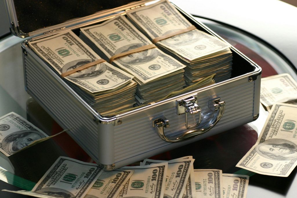 From Here To There: How To Safely And Efficiently Send Money Overseas 1 pexels pixabay 259027