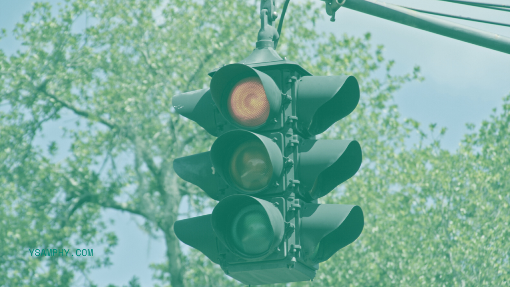 The Impact Of Traffic Violations On Car Accident Claims 1 red traffic light